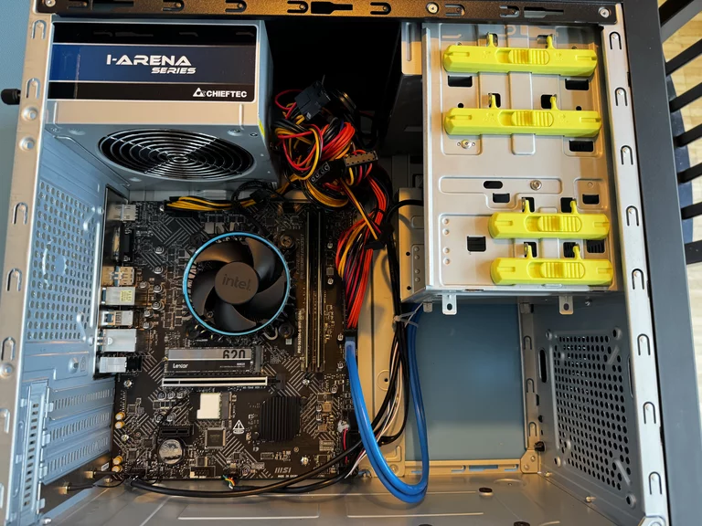 Budget-Office-PC von innen