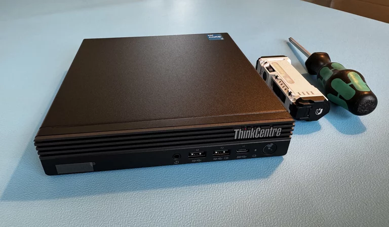 Lenovo ThinkCentre von vorne