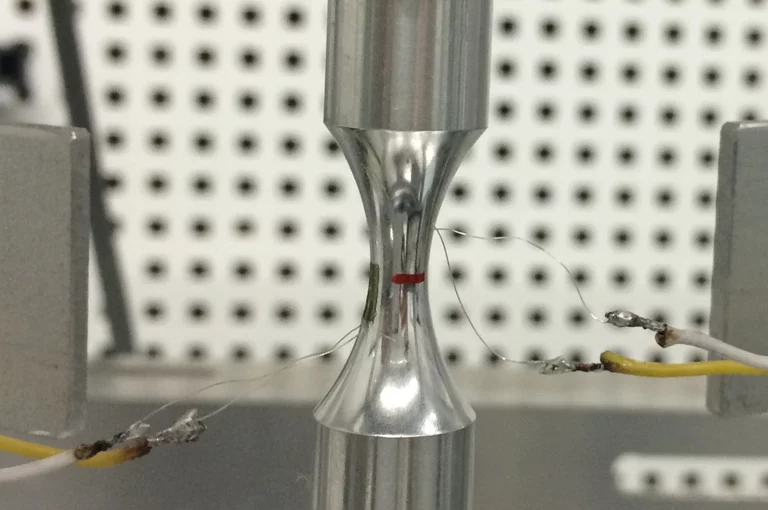 Rißprüfung an Aluminiumstab